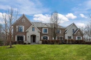 25 Clay Court, Lake Bluff, IL 60044