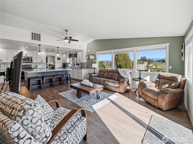 18703 SE 384th Street, Auburn, WA 98092