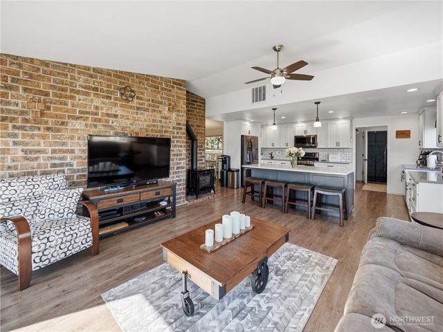 18703 SE 384th Street, Auburn, WA 98092