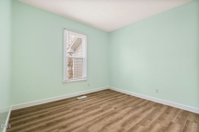 121 Westview Drive Apt 27, Carrboro, NC 27510