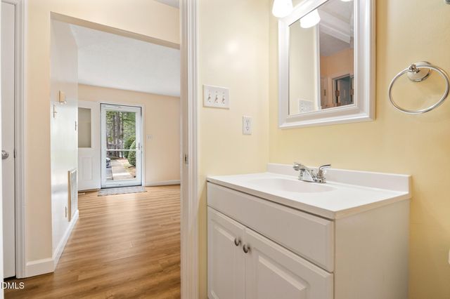 121 Westview Drive Apt 27, Carrboro, NC 27510