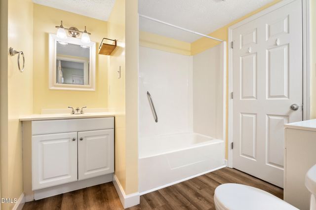 121 Westview Drive Apt 27, Carrboro, NC 27510