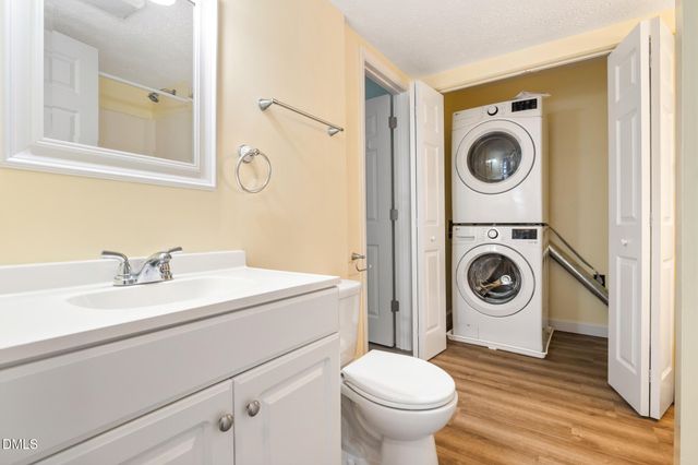 121 Westview Drive Apt 27, Carrboro, NC 27510