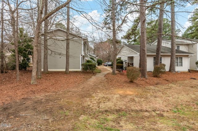 121 Westview Drive Apt 27, Carrboro, NC 27510