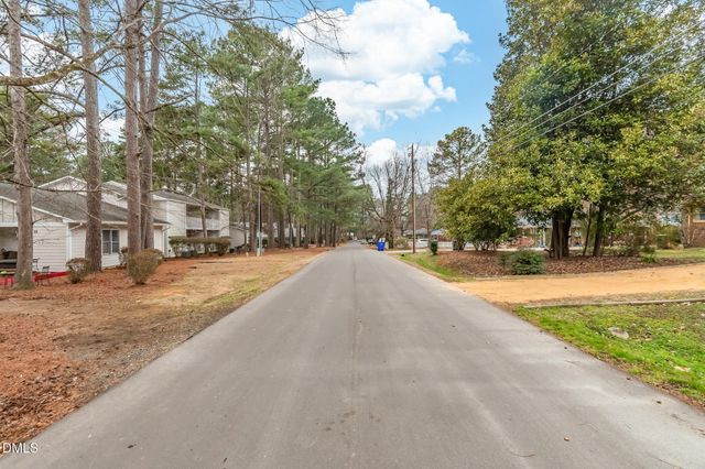 121 Westview Drive Apt 27, Carrboro, NC 27510