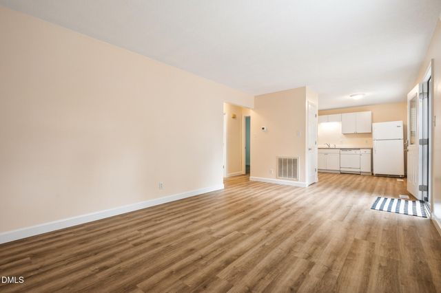 121 Westview Drive Apt 27, Carrboro, NC 27510