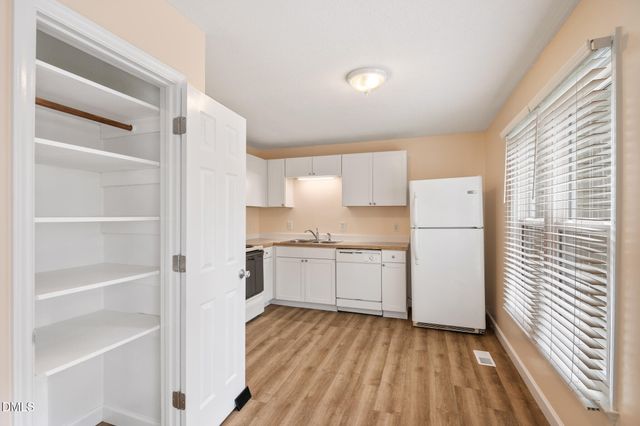 121 Westview Drive Apt 27, Carrboro, NC 27510