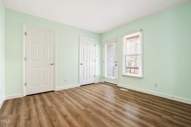 121 Westview Drive Apt 27, Carrboro, NC 27510