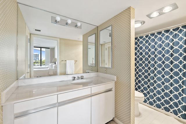 100 Lakeshore Drive 354, North Palm Beach, FL 33408