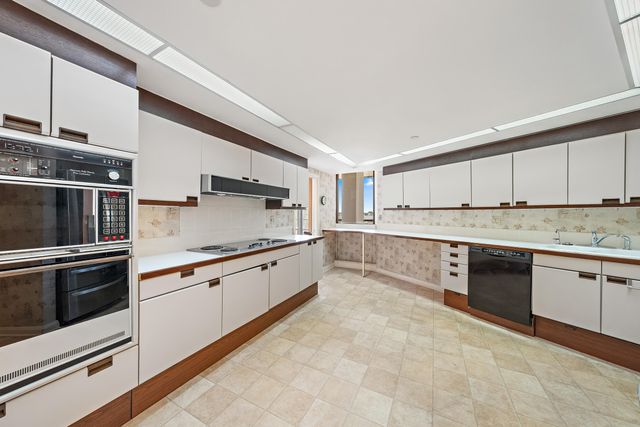 100 Lakeshore Drive 354, North Palm Beach, FL 33408