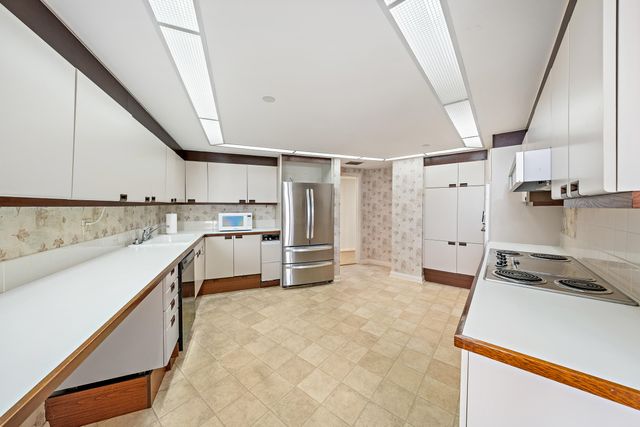 100 Lakeshore Drive 354, North Palm Beach, FL 33408