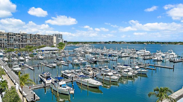 100 Lakeshore Drive 354, North Palm Beach, FL 33408