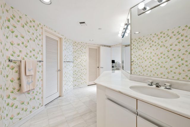 100 Lakeshore Drive 354, North Palm Beach, FL 33408