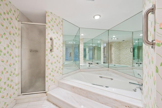 100 Lakeshore Drive 354, North Palm Beach, FL 33408