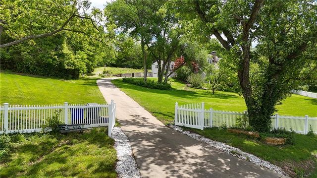 1040 S Wyckford Street, Olathe, KS 66061
