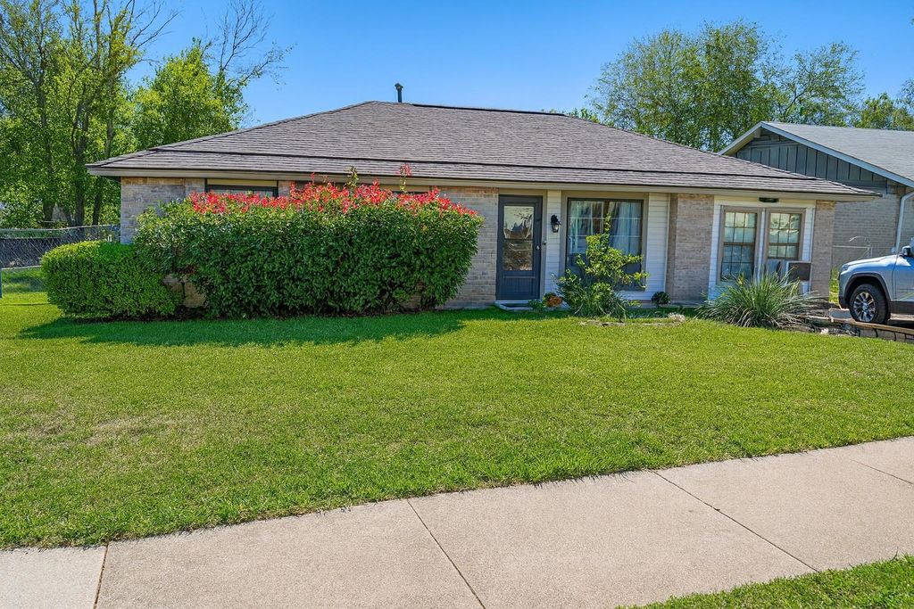 405 Thistlewood DR, Austin, TX 78745