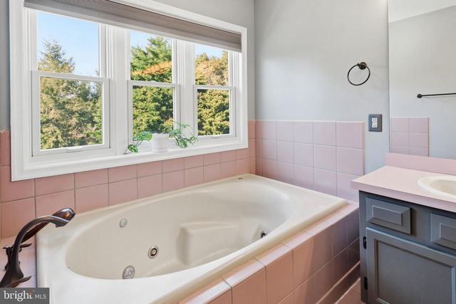 12 DOVER PL, Swedesboro, NJ 08085