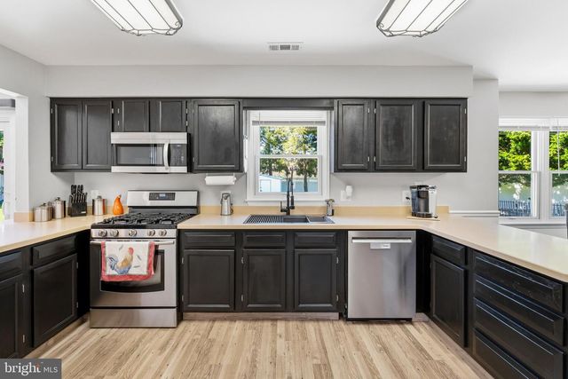 12 DOVER PL, Swedesboro, NJ 08085