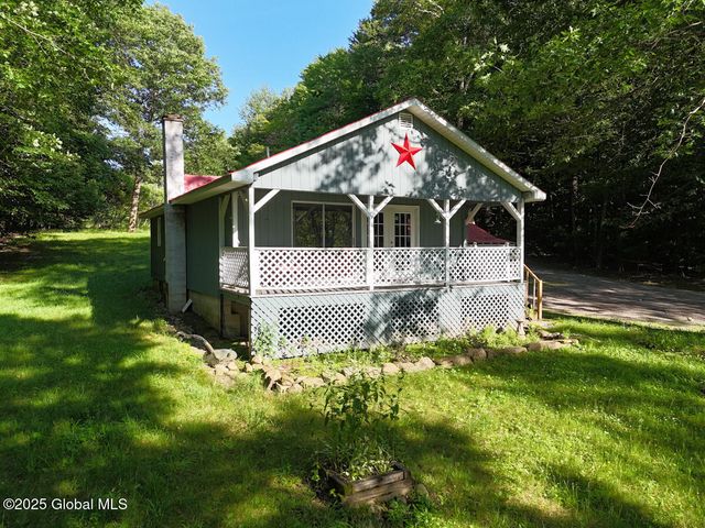 10 Blue Bird Drive, Lake Luzerne, NY 12846