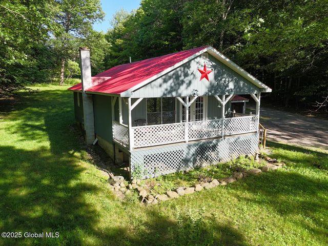 10 Blue Bird Drive, Lake Luzerne, NY 12846