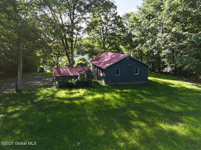10 Blue Bird Drive, Lake Luzerne, NY 12846