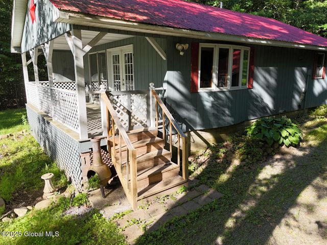 10 Blue Bird Drive, Lake Luzerne, NY 12846