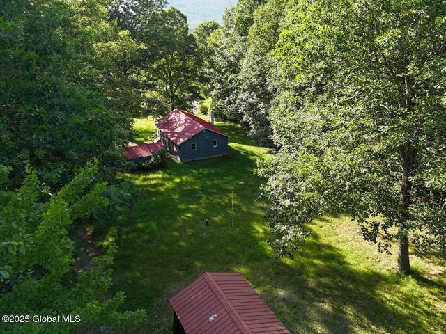 10 Blue Bird Drive, Lake Luzerne, NY 12846