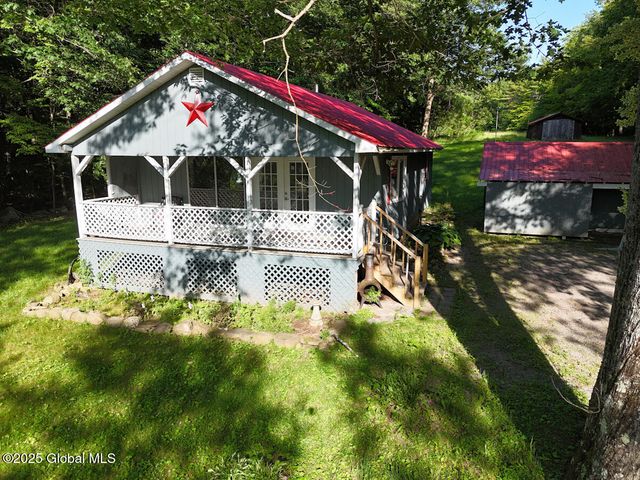 10 Blue Bird Drive, Lake Luzerne, NY 12846