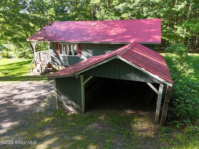 10 Blue Bird Drive, Lake Luzerne, NY 12846