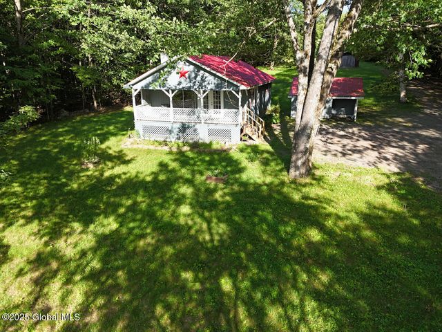 10 Blue Bird Drive, Lake Luzerne, NY 12846
