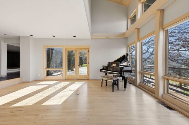 6023 Hillcrest Road, Medford, OR 97504