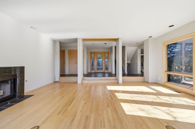 6023 Hillcrest Road, Medford, OR 97504