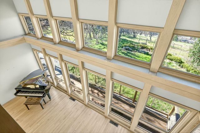 6023 Hillcrest Road, Medford, OR 97504