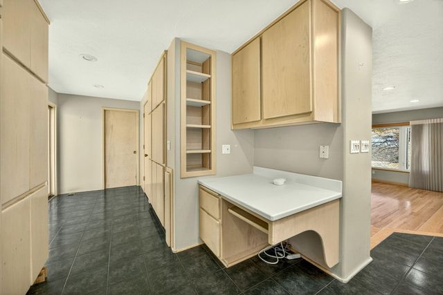 6023 Hillcrest Road, Medford, OR 97504