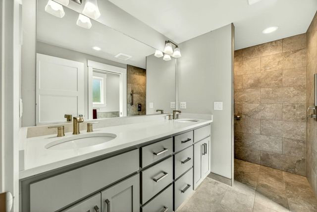 6023 Hillcrest Road, Medford, OR 97504