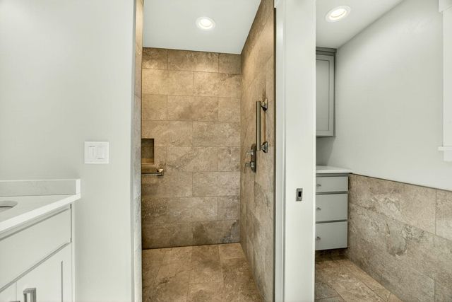 6023 Hillcrest Road, Medford, OR 97504