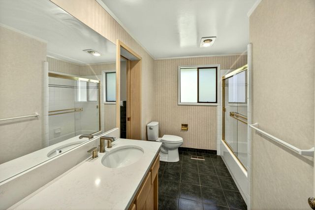 6023 Hillcrest Road, Medford, OR 97504