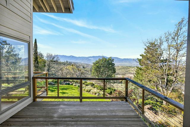 6023 Hillcrest Road, Medford, OR 97504