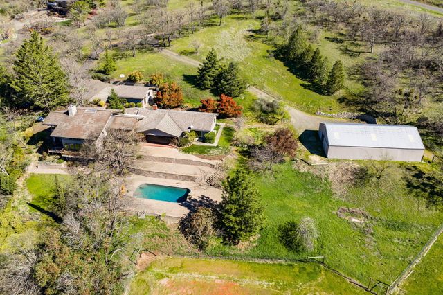 6023 Hillcrest Road, Medford, OR 97504