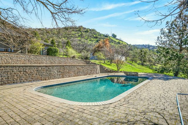 6023 Hillcrest Road, Medford, OR 97504