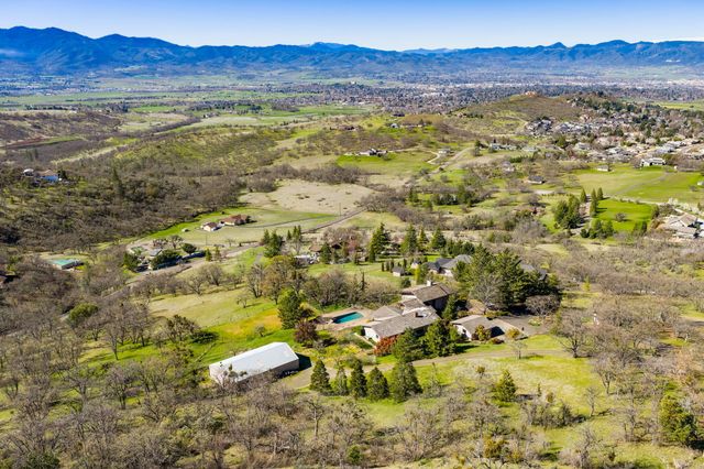 6023 Hillcrest Road, Medford, OR 97504