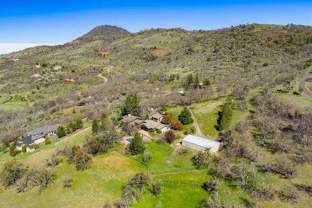 6023 Hillcrest Road, Medford, OR 97504