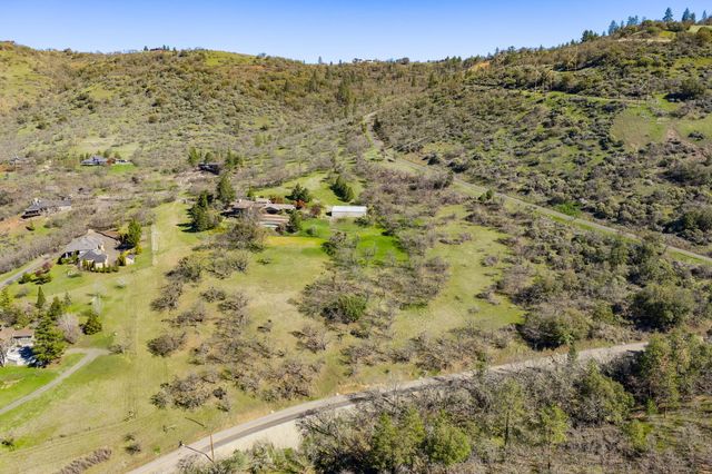 6023 Hillcrest Road, Medford, OR 97504