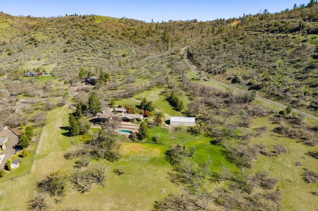 6023 Hillcrest Road, Medford, OR 97504