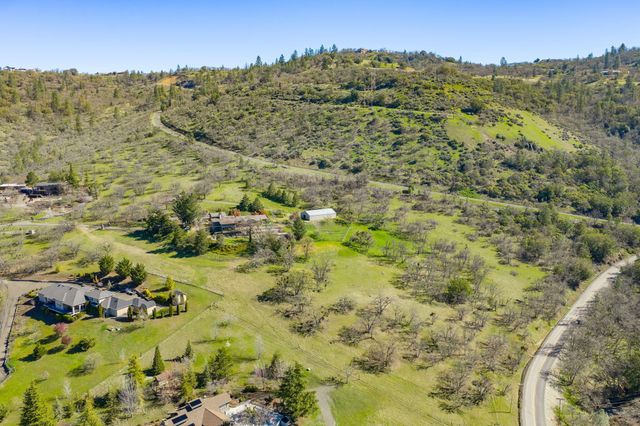 6023 Hillcrest Road, Medford, OR 97504