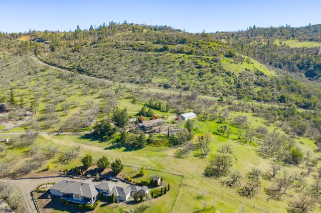 6023 Hillcrest Road, Medford, OR 97504