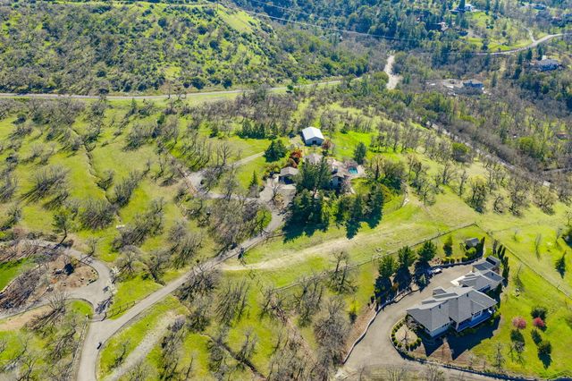 6023 Hillcrest Road, Medford, OR 97504