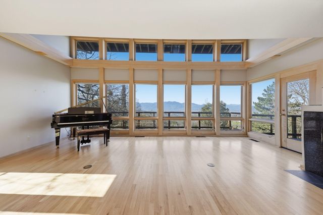 6023 Hillcrest Road, Medford, OR 97504