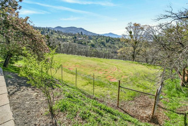 6023 Hillcrest Road, Medford, OR 97504