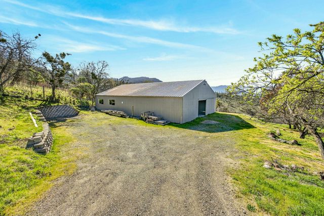6023 Hillcrest Road, Medford, OR 97504